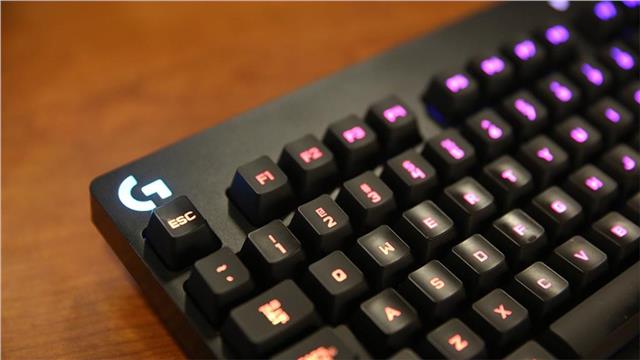 Tipkovnica Logitech G810 Orion Spectrum, mehanička, crna, USB