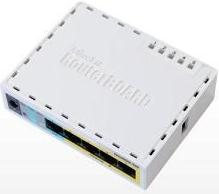 Mikrotik RB750UPr2, AR7241 400Mhz CPU, 32MB RAM, 5xLAN (4×PoE izlaz), USB, RouterOS L4, plastično kučište, PSU	