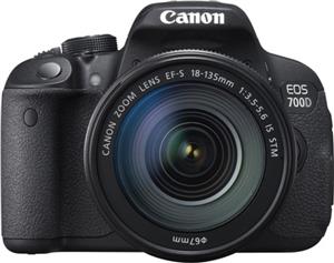 Digitalni fotoaparat Canon EOS 700D + objektiv 18-135mm STM, crni